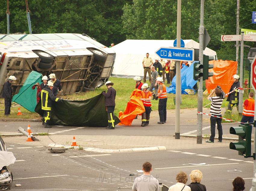 Schwerer Unfall mit Reisebus Lohmar Donrather Dreieck P533.JPG